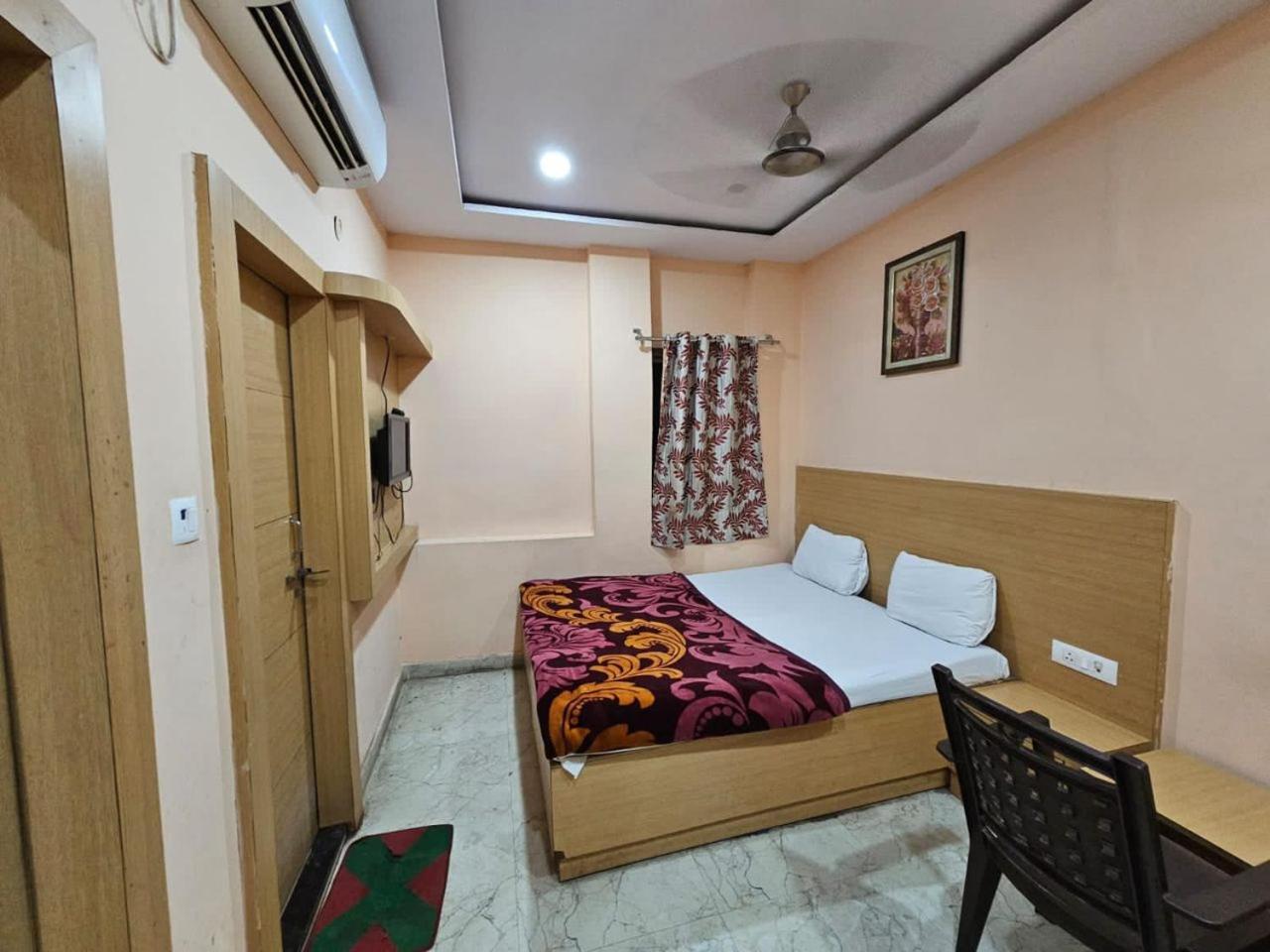 Hotel Aditya Inn Varanasi Bagian luar foto